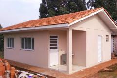 O presidente da Cohapar, Jorge Lange, e o presidente da Companhia Municipal de Habitação de Cascavel (Cohavel), Nei Haveroth, vistoriaram nesta segunda-feira (9), as obras de construção de 57 novas casas populares no Assentamento Valmir Motta de Oliveira, na zona rural de Cascavel. O projeto envolve investimentos de R$ 1,6 milhão e deverá ser concluído até a metade de novembro.