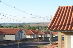 O governador Carlos Massa Ratinho Junior entregou nesta sexta-feira (11) as chaves de 133 casas populares a famílias de Nova Esperança, na região Noroeste do Paraná. O Residencial Pioneiro Orestes Men recebeu R$ 10,4 milhões de investimentos do Governo do Estado, Governo Federal e município em sua construção.