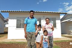 Setenta e cinco famílias de Palmas, na região Sudoeste do Paraná, receberam nesta quinta-feira (24) as chaves da casa própria. A partir de agora, elas são as moradoras do Residencial Bom Pastor II, empreendimento que recebeu R$ 5,3 milhões de investimentos do Governo do Estado, Governo Federal e prefeitura.
