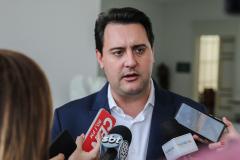 O governador Carlos Massa Ratinho Junior se reúne nesta segunda-feira (28) com o presidente da Caixa Econômica Federal, Pedro Guimarães, para discutir parcerias e investimentos em saneamento e habitação, no Palácio Iguaçu.  Curitiba, 28/10/2019 - Foto: Geraldo Bubniak/AEN