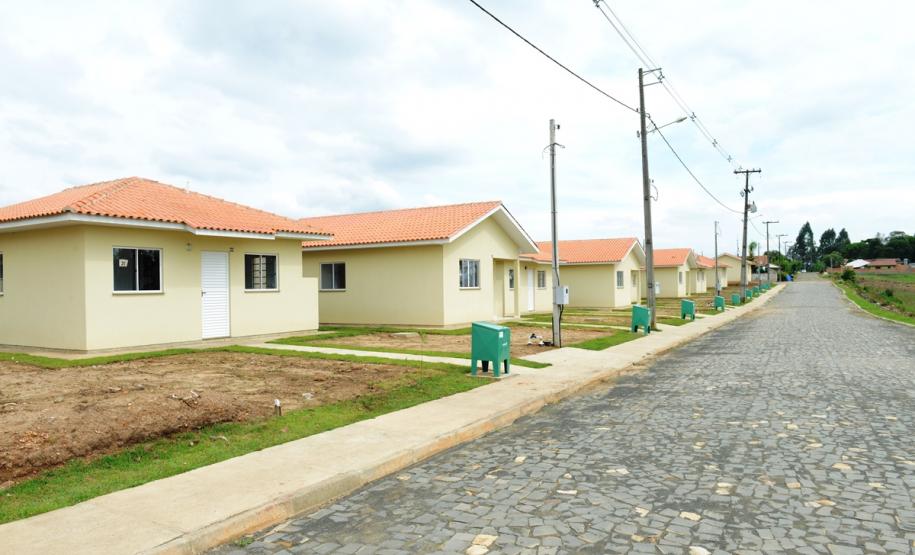 Entrega de 26 casas populares em Mallet