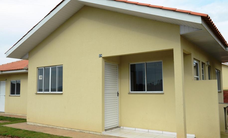 Entrega de 26 casas populares em Mallet