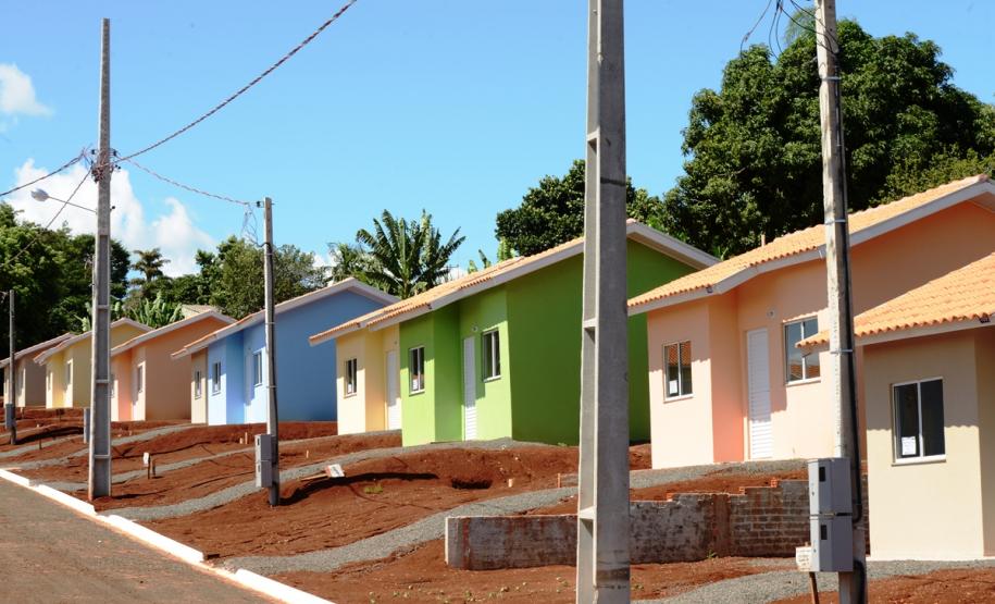 42 famílias de Novo Itacolomi recebem moradias gratuitas