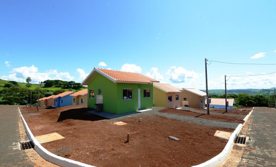 42 famílias de Novo Itacolomi recebem moradias gratuitas