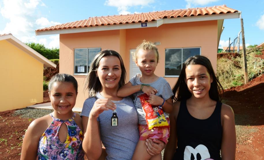 42 famílias de Novo Itacolomi recebem moradias gratuitas