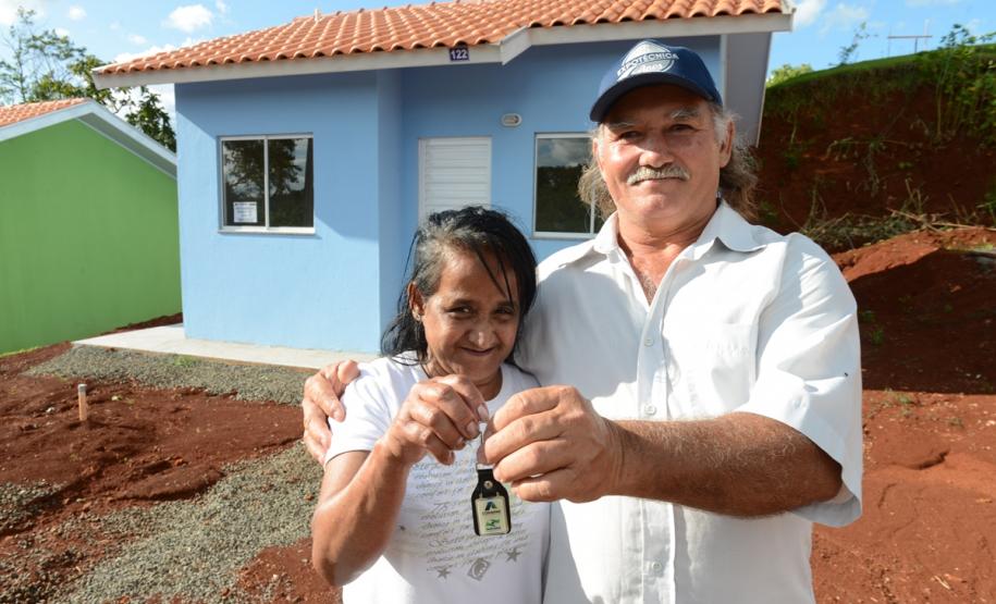 42 famílias de Novo Itacolomi recebem moradias gratuitas