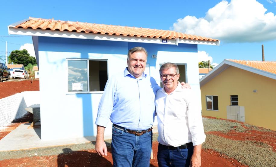 42 famílias de Novo Itacolomi recebem moradias gratuitas