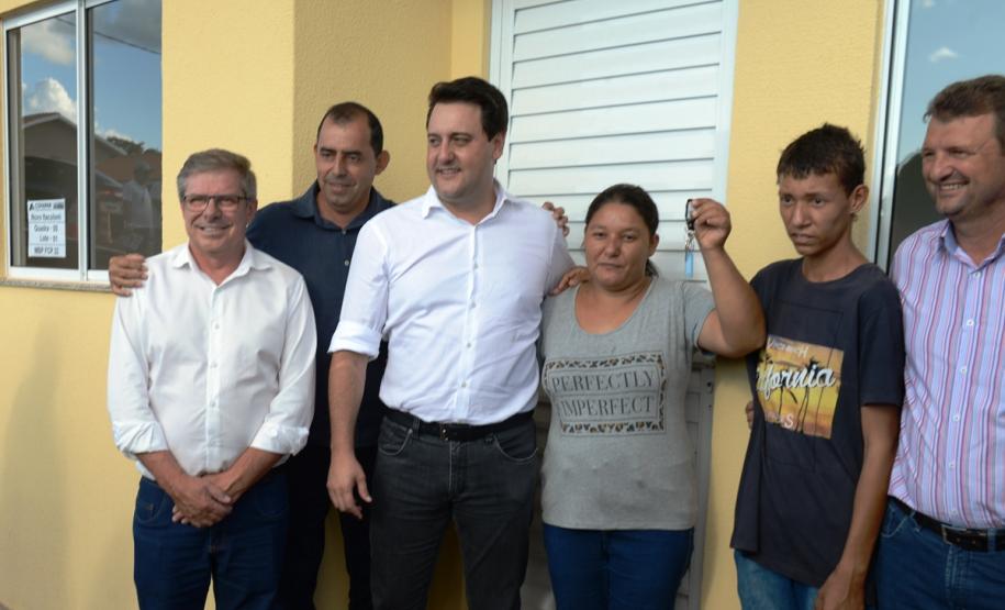 42 famílias de Novo Itacolomi recebem moradias gratuitas