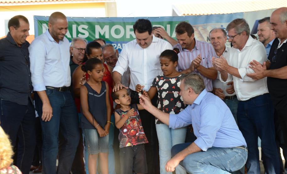 42 famílias de Novo Itacolomi recebem moradias gratuitas