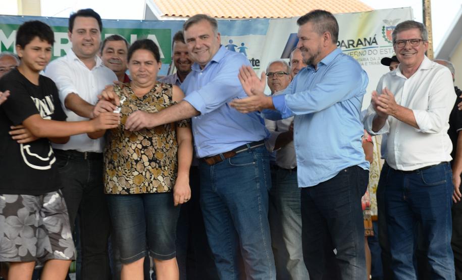 42 famílias de Novo Itacolomi recebem moradias gratuitas