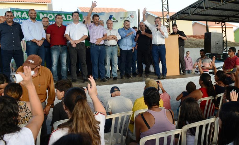 42 famílias de Novo Itacolomi recebem moradias gratuitas