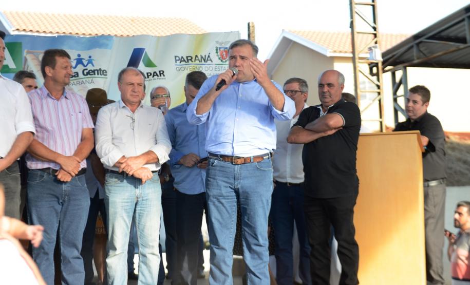 42 famílias de Novo Itacolomi recebem moradias gratuitas