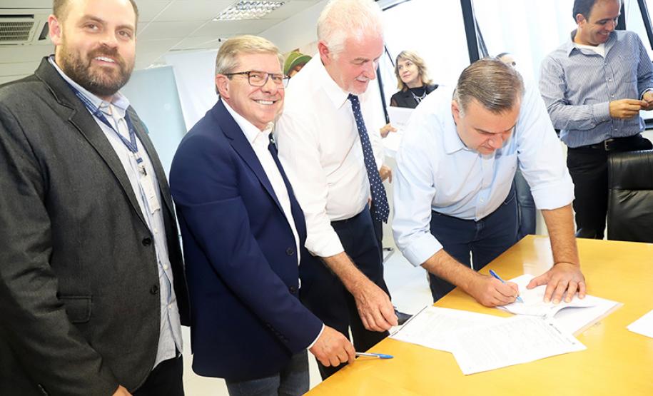 Governo do Estado e prefeituras assinam plano de trabalho para a construção de 303 casas populares