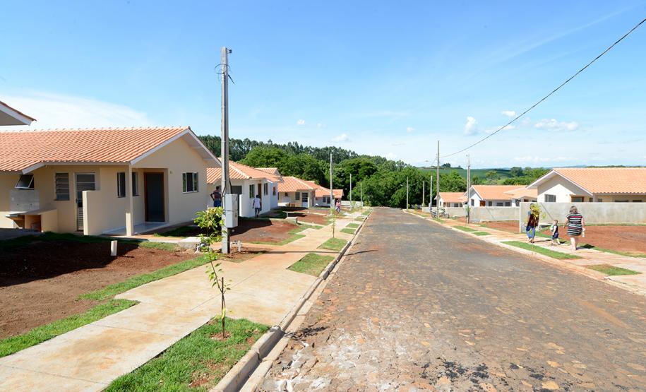 Imóveis são entregues a 29 famílias de Itapejara D Oeste