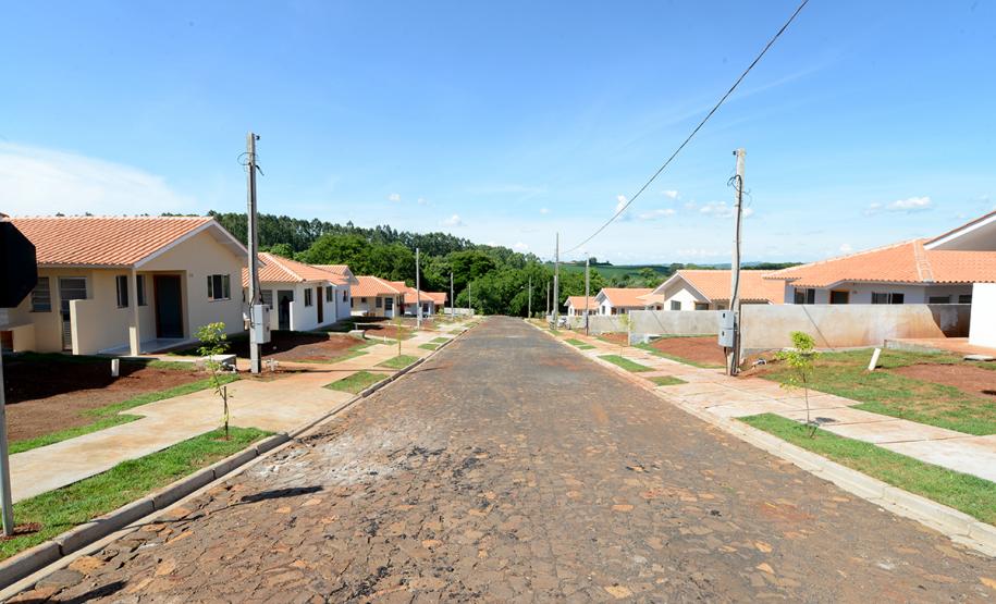 Imóveis são entregues a 29 famílias de Itapejara D Oeste