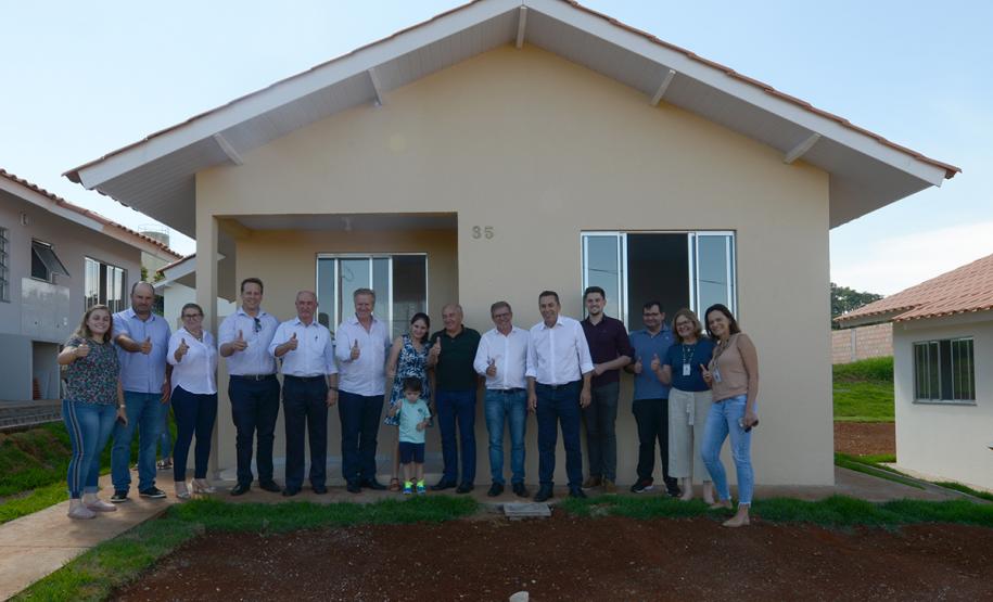 Imóveis são entregues a 29 famílias de Itapejara D Oeste