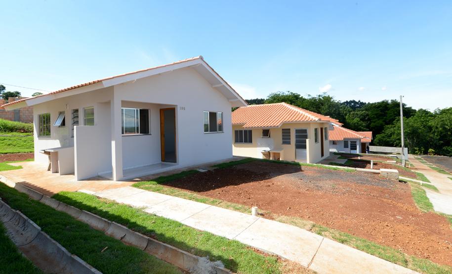 Imóveis são entregues a 29 famílias de Itapejara D Oeste