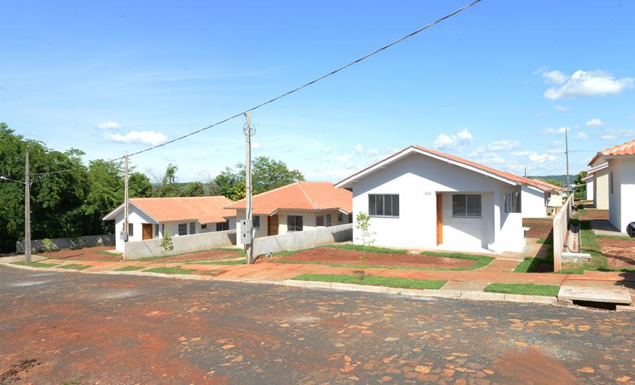 Imóveis são entregues a 29 famílias de Itapejara D Oeste