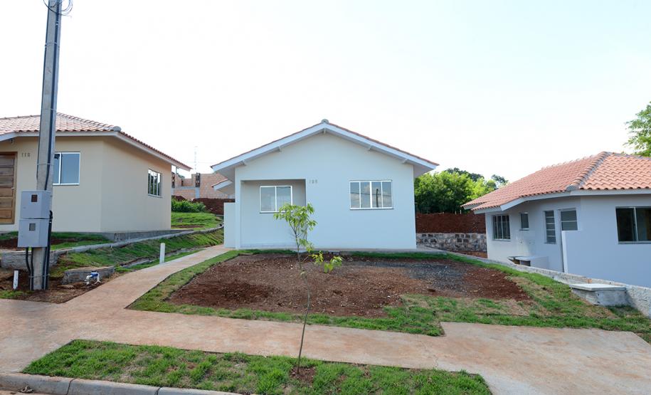 Imóveis são entregues a 29 famílias de Itapejara D Oeste