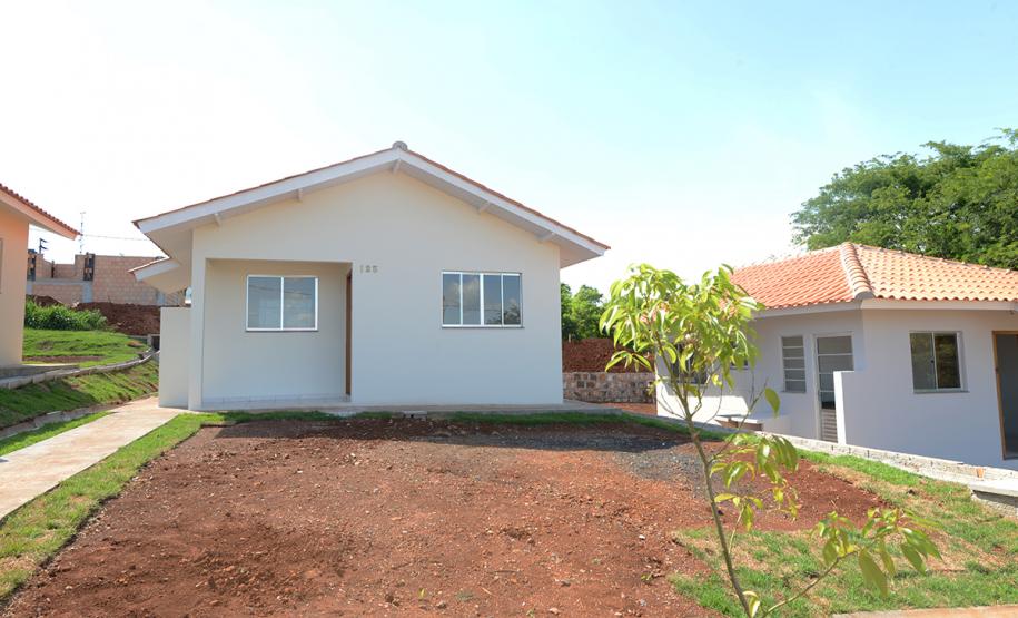 Imóveis são entregues a 29 famílias de Itapejara D Oeste