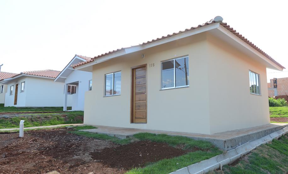 Imóveis são entregues a 29 famílias de Itapejara D Oeste