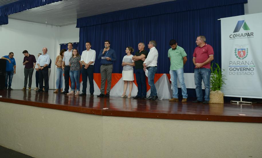 Imóveis são entregues a 29 famílias de Itapejara D Oeste