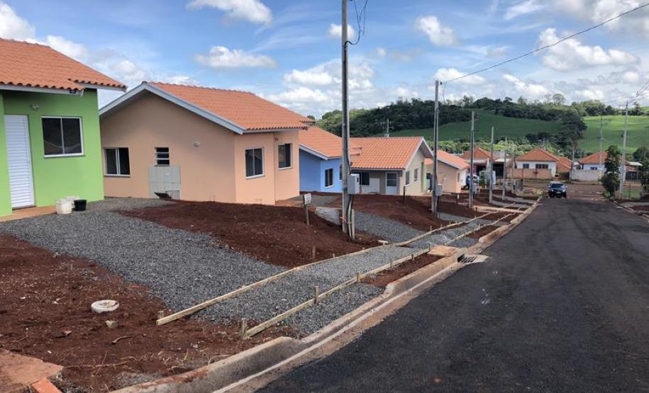 Famílias carentes conquistam casas próprias em Marilândia do Sul