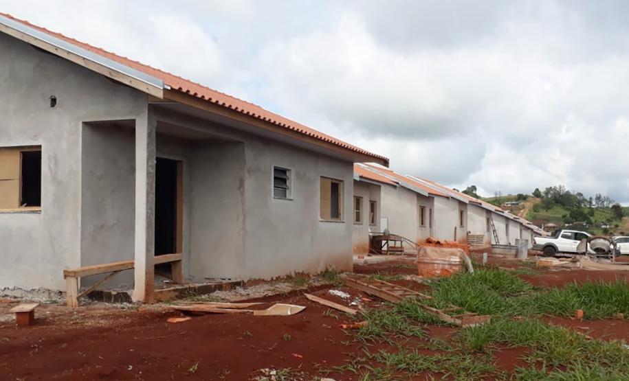Obras de moradias para famílias carentes avançam na região Noroeste