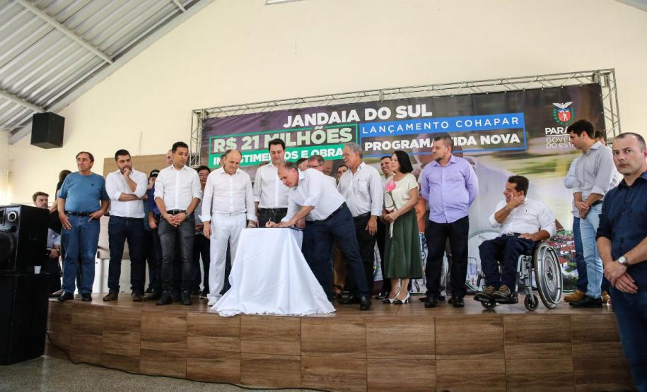 Governo lança programa para reduzir favelas no Paraná