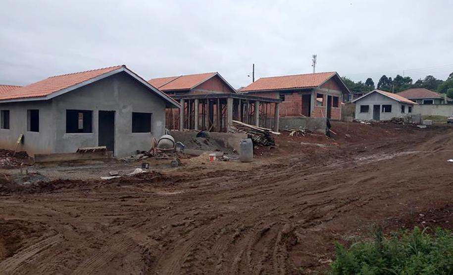 Casas em obra Cohapar Rebouças