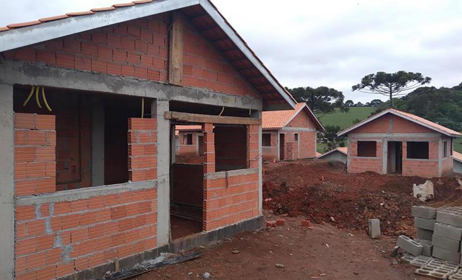 Casas em obra Cohapar Rebouças