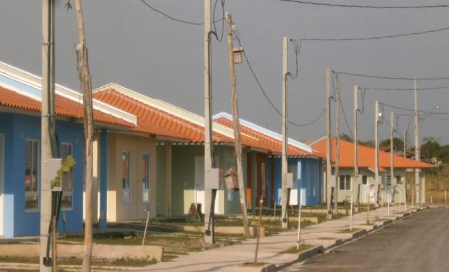 Casas populares são entregues a famílias do Norte Pioneiro
