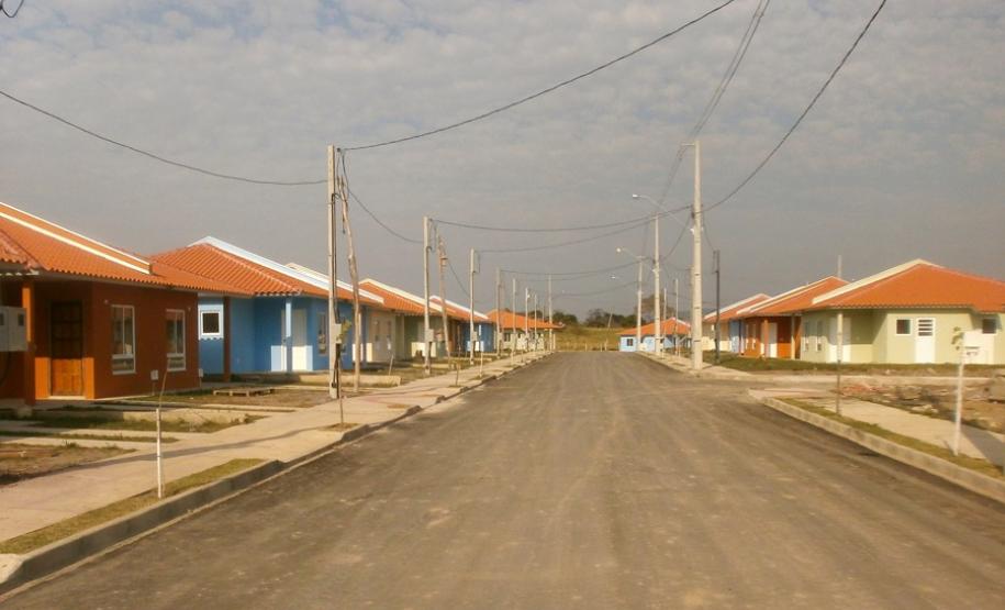 Casas populares são entregues a famílias do Norte Pioneiro