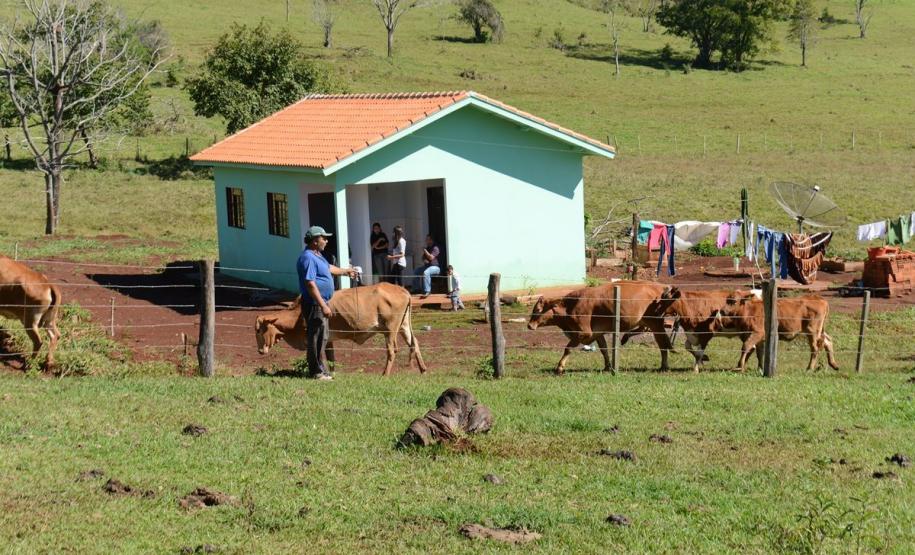 Governo do Paraná e Banco do Brasil financiarão construção de moradias para agricultores familiares