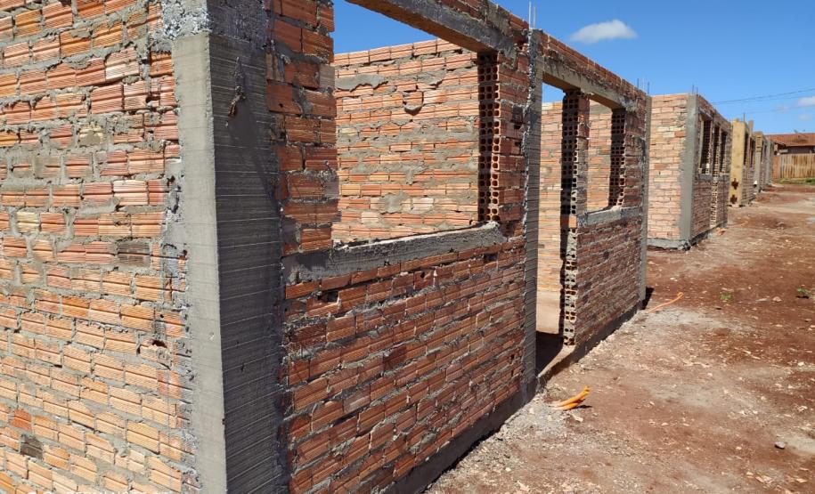Representantes da Cohapar vistoriam início das obras de 52 casas em Cambará