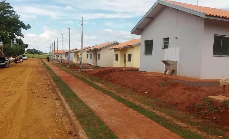 Mais 48 famílias da região Noroeste do Paraná receberam nesta quinta-feira (19) as chaves de novas casas populares. Os projetos beneficiaram 24 famílias de Xambrê e outras 24 de Francisco Alves, que se somam a outras 20 de Mariluz que foram contempladas na quarta-feira (18).
