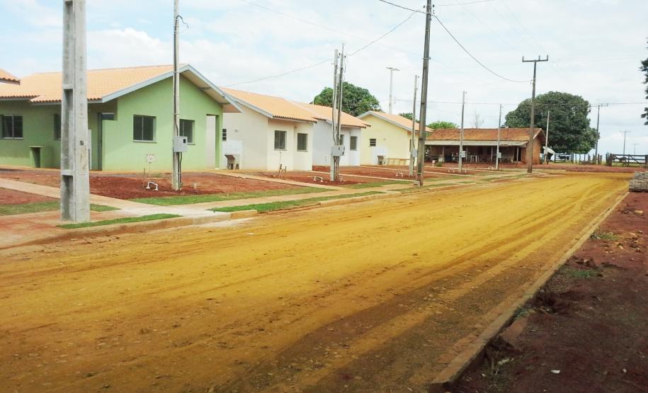 Mais 48 famílias da região Noroeste do Paraná receberam nesta quinta-feira (19) as chaves de novas casas populares. Os projetos beneficiaram 24 famílias de Xambrê e outras 24 de Francisco Alves, que se somam a outras 20 de Mariluz que foram contempladas na quarta-feira (18).