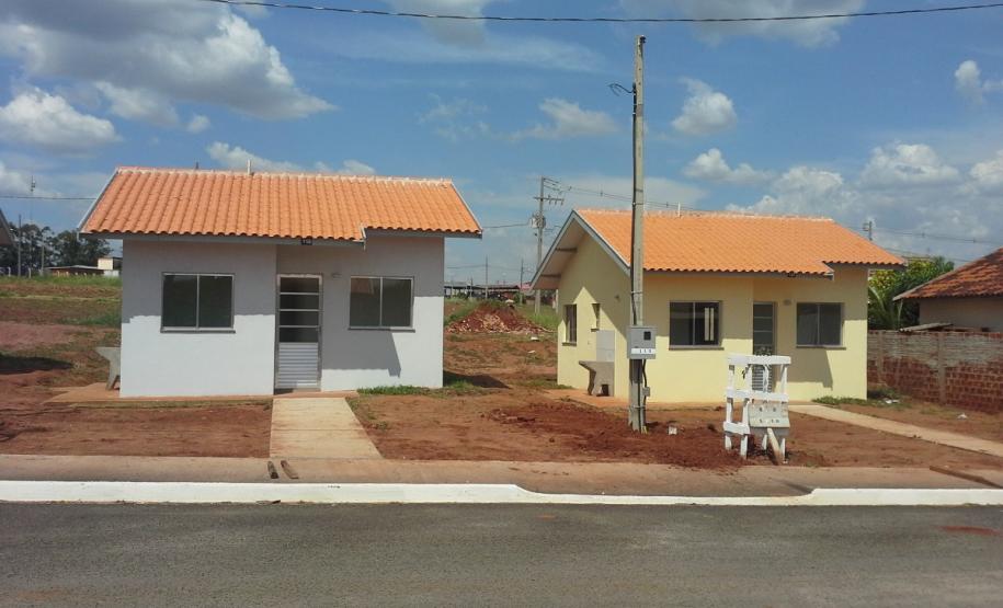 Mais 48 famílias da região Noroeste do Paraná receberam nesta quinta-feira (19) as chaves de novas casas populares. Os projetos beneficiaram 24 famílias de Xambrê e outras 24 de Francisco Alves, que se somam a outras 20 de Mariluz que foram contempladas na quarta-feira (18).