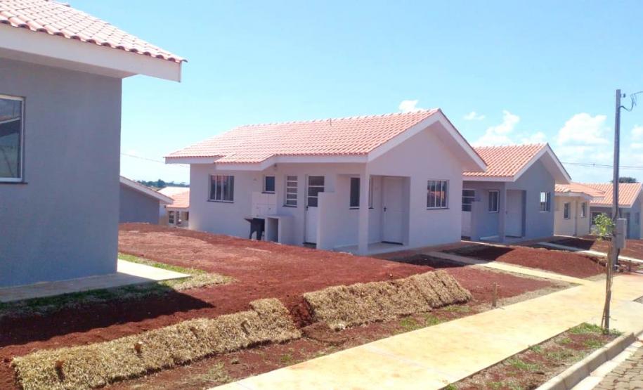 37 famílias de Mariópolis recebem chaves da casa própria