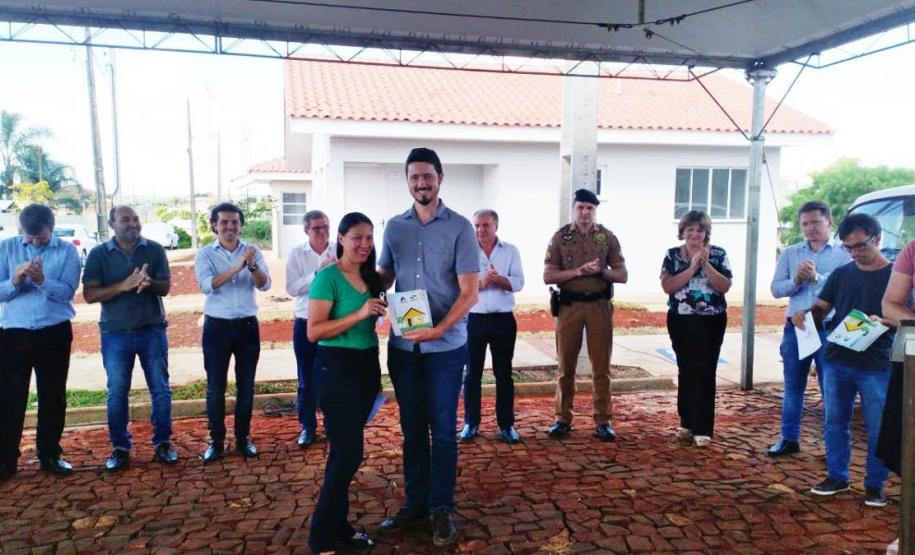 37 famílias de Mariópolis recebem chaves da casa própria