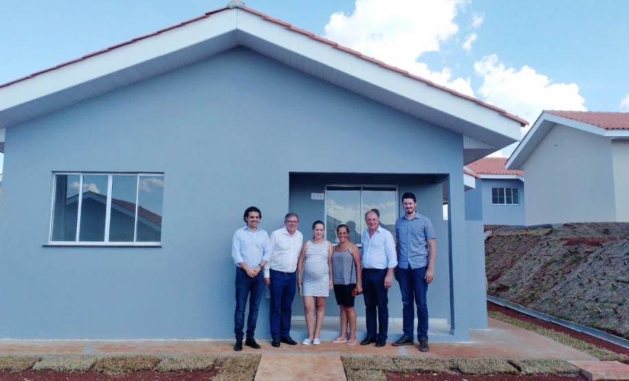 37 famílias de Mariópolis recebem chaves da casa própria