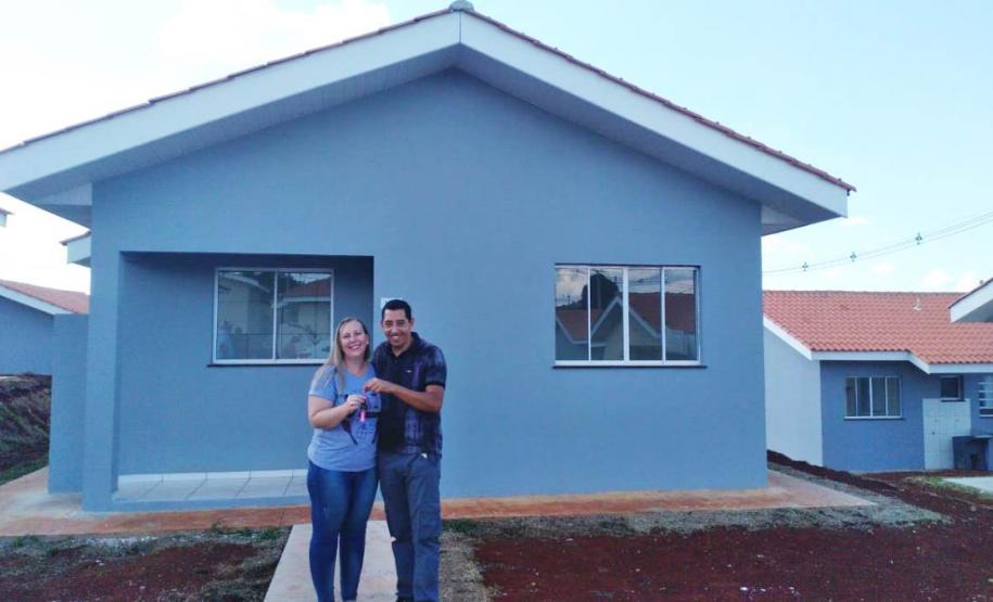 37 famílias de Mariópolis recebem chaves da casa própria
