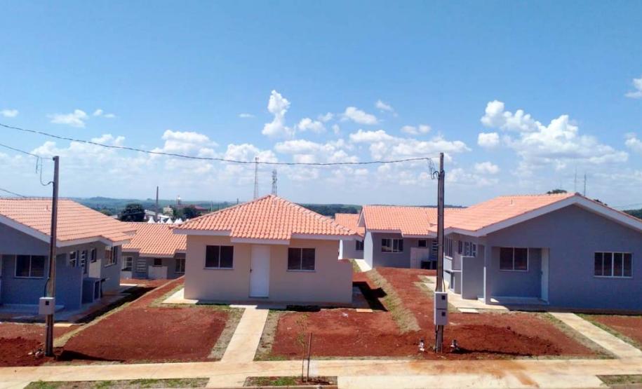 37 famílias de Mariópolis recebem chaves da casa própria