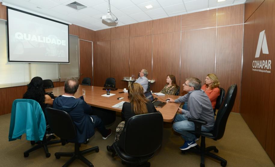Representante da OMS conhece programa de construção de condomínios para idosos do Paraná