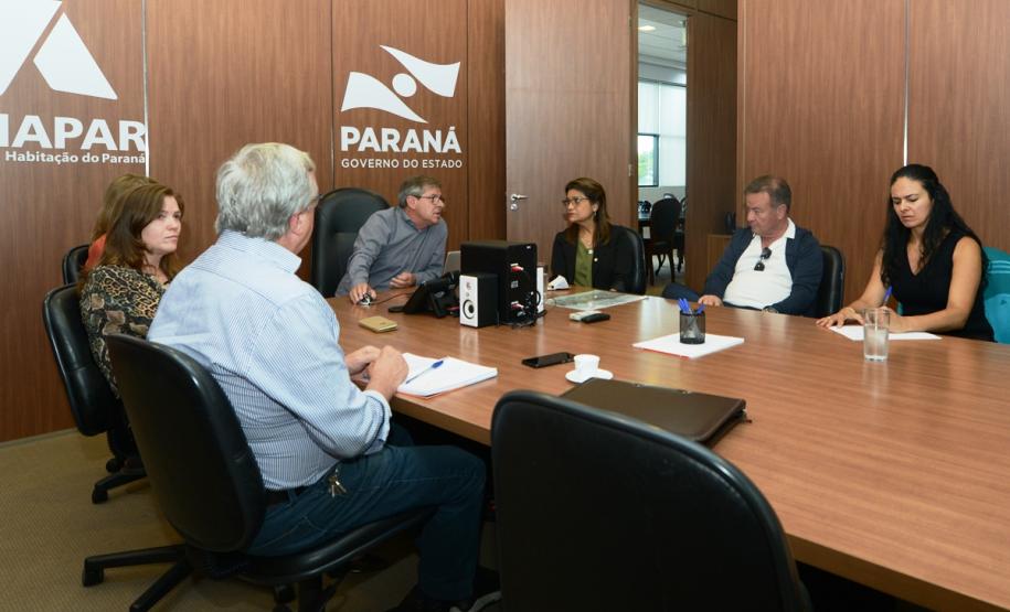 Representante da OMS conhece programa de construção de condomínios para idosos do Paraná