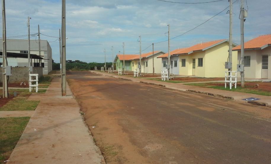 Mais 48 famílias da região Noroeste do Paraná receberam nesta quinta-feira (19) as chaves de novas casas populares. Os projetos beneficiaram 24 famílias de Xambrê e outras 24 de Francisco Alves, que se somam a outras 20 de Mariluz que foram contempladas na quarta-feira (18).