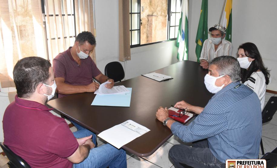 Cohapar recebe terrenos para construção de 23 casas populares em Rio Bom