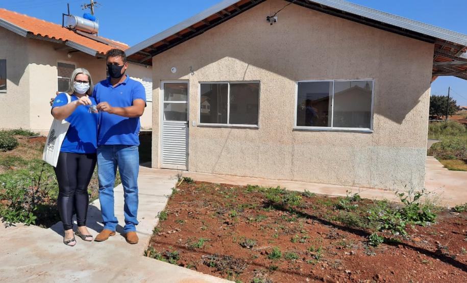 Novas moradias são entregues a 100 famílias de Santa Mariana