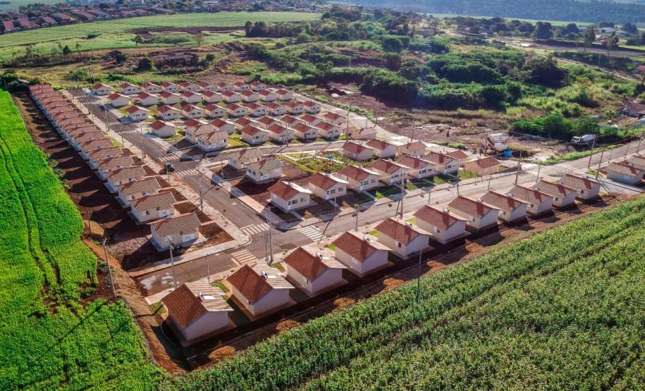 Novas moradias são entregues a 100 famílias de Santa Mariana