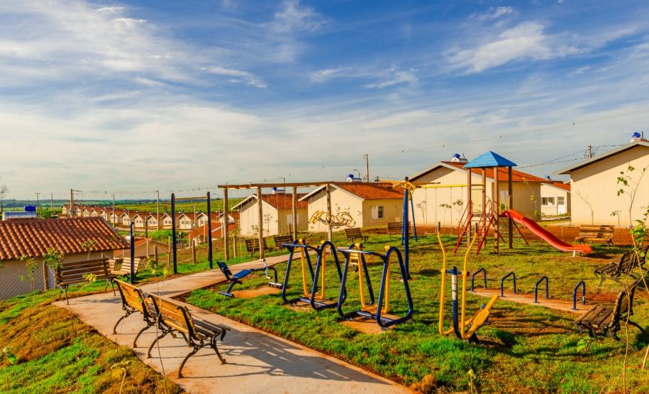 Novas moradias são entregues a 100 famílias de Santa Mariana